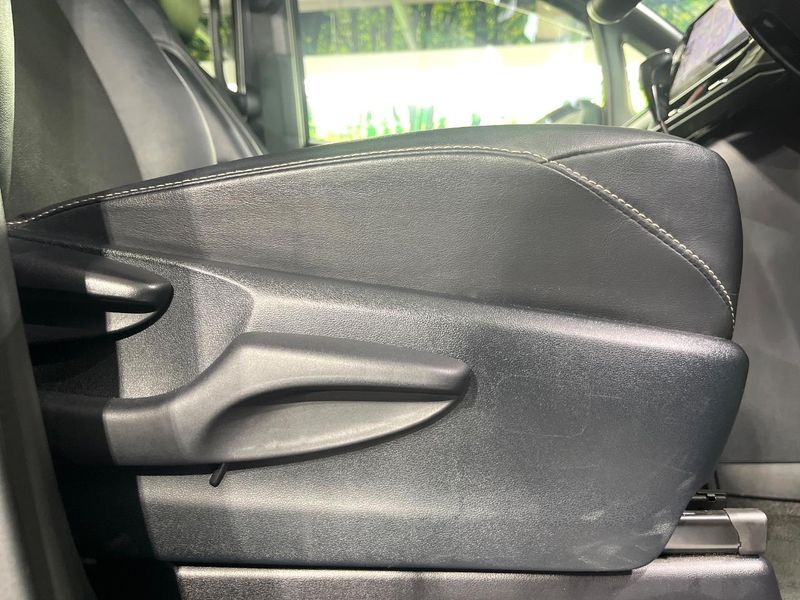 2018 Toyota Noah DBA-ZRR80W (UW-6a45d79e936a9)[23]