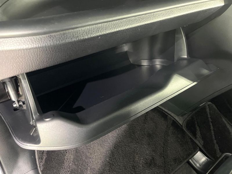 2018 Toyota Noah DBA-ZRR80W (UW-6a45d79e936a9)[24]
