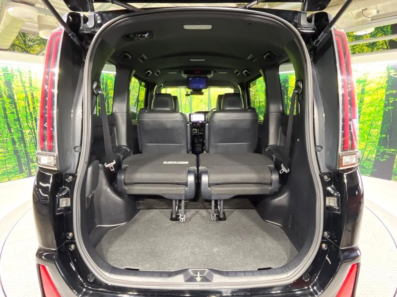 2018 Toyota Noah DBA-ZRR80W (UW-6a45d79e936a9)[14]