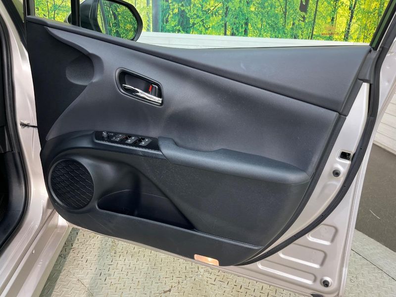 2016 Toyota Prius DAA-ZVW51 (UW-6a45d7bb955b9)[16]