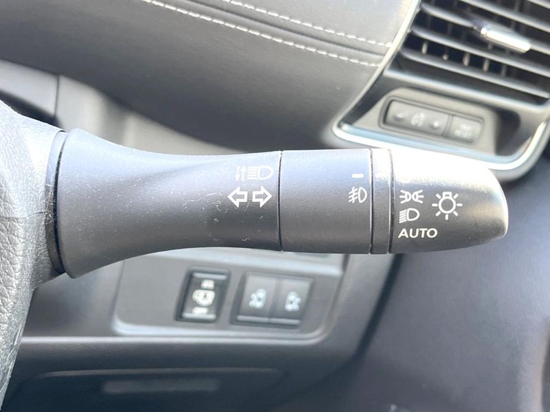 2017 Nissan Serena DAA-GFC27 (UW-6a4727933984e)[25]