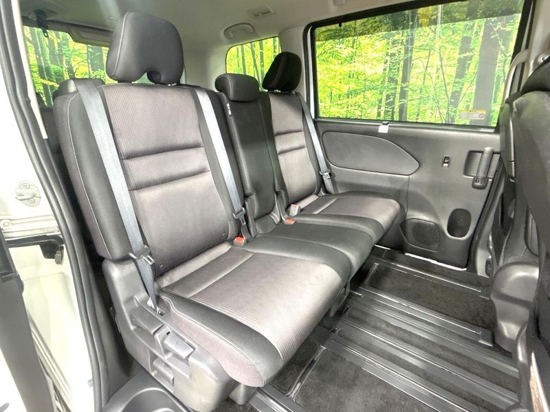 2017 Nissan Serena DAA-GFC27 (UW-6a47279571156)[12]