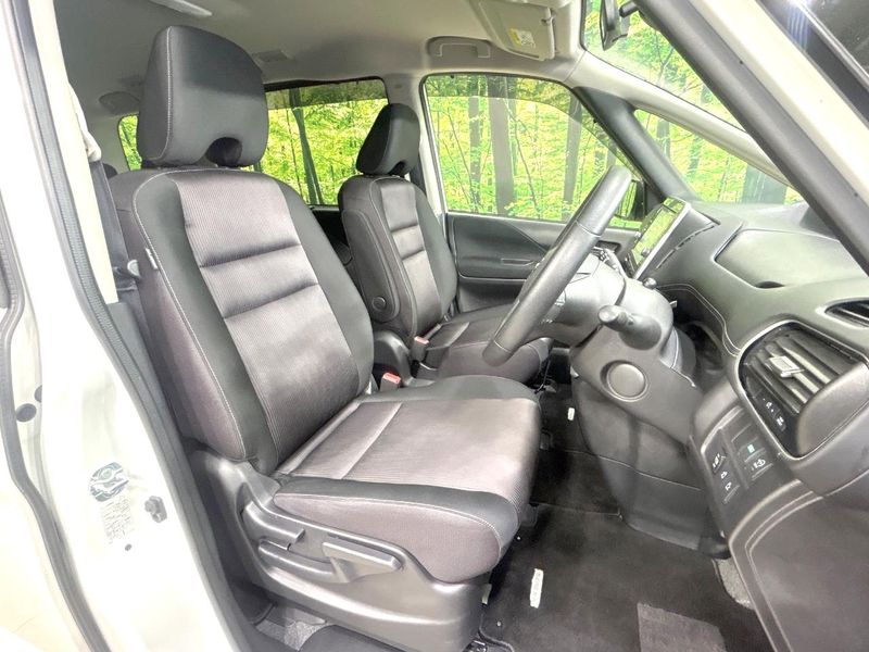 2017 Nissan Serena DAA-GFC27 (UW-6a47279571156)[11]
