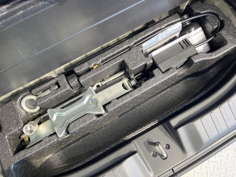 2018 Honda N-BOX CUSTOM DBA-JF3 (UW-6a4727ed5d532)[26]