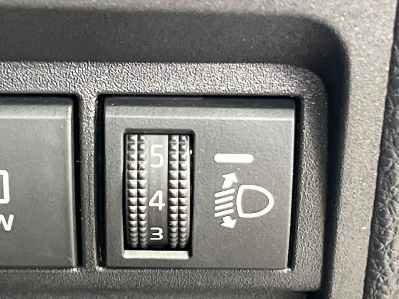 2024 Toyota Yaris Cross 6AA-MXPJ10 (UW-6a4728a55bc50)[24]