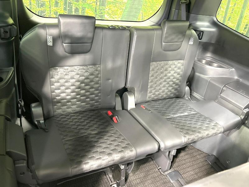 2024 Toyota Voxy 6BA-MZRA90W (UW-6a4728be724ba)[14]