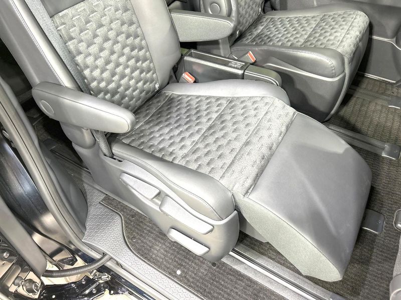 2024 Toyota Voxy 6BA-MZRA90W (UW-6a4728be724ba)[13]