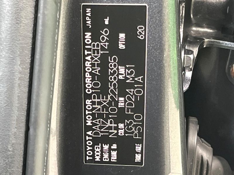 2013 Toyota Aqua DAA-NHP10 (UW-6a4728c53264d)[1]