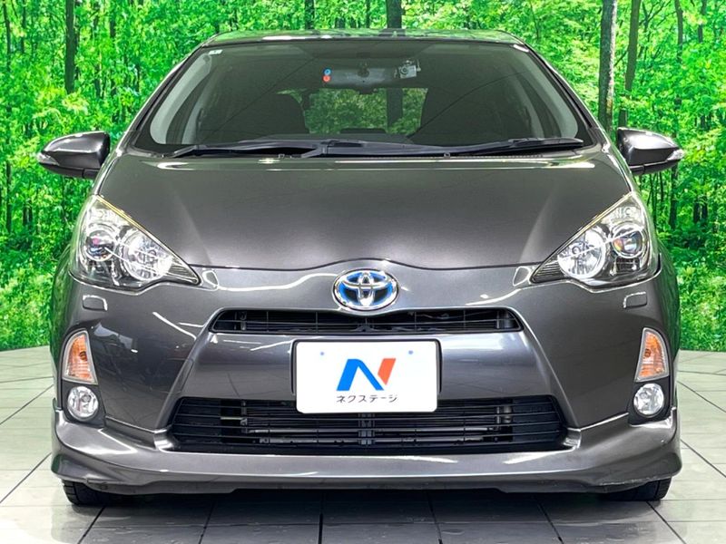 2013 Toyota Aqua DAA-NHP10 (UW-6a4728c53264d)[5]