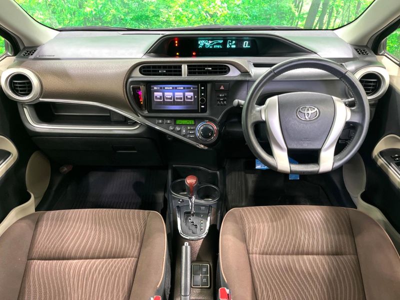 2013 Toyota Aqua DAA-NHP10 (UW-6a4728c53264d)[18]