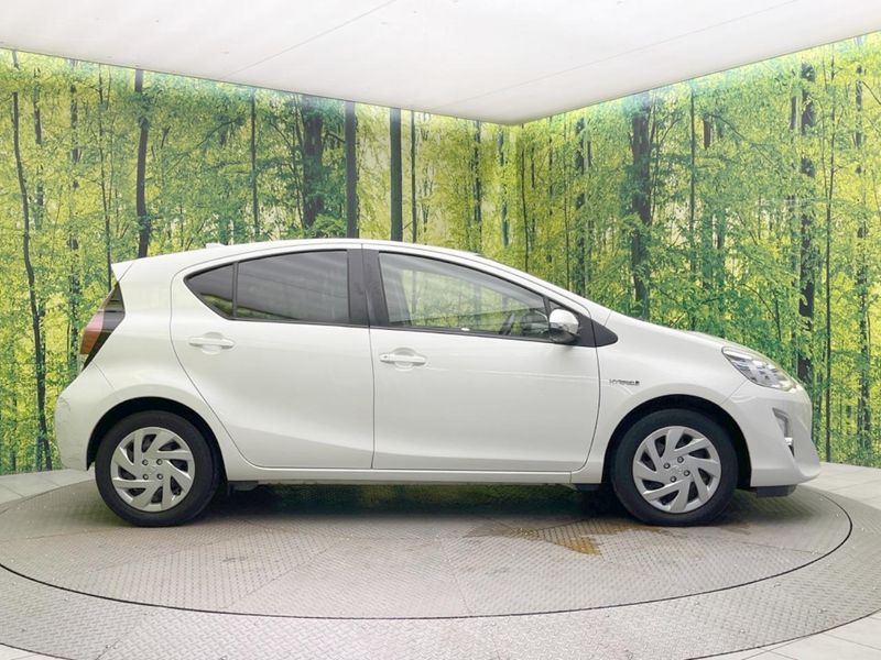 2015 Toyota Aqua DAA-NHP10 (UW-6a4728ca36aec)[9]