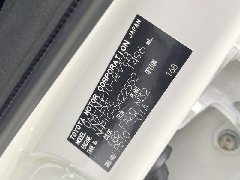 2015 Toyota Aqua DAA-NHP10 (UW-6a4728ca36aec)[1]