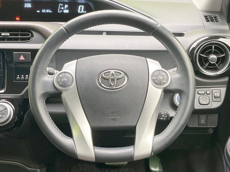 2015 Toyota Aqua DAA-NHP10 (UW-6a4728ca36aec)[25]