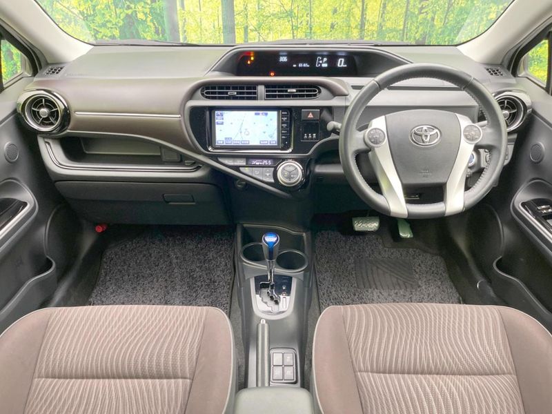 2015 Toyota Aqua DAA-NHP10 (UW-6a4728ca36aec)[24]