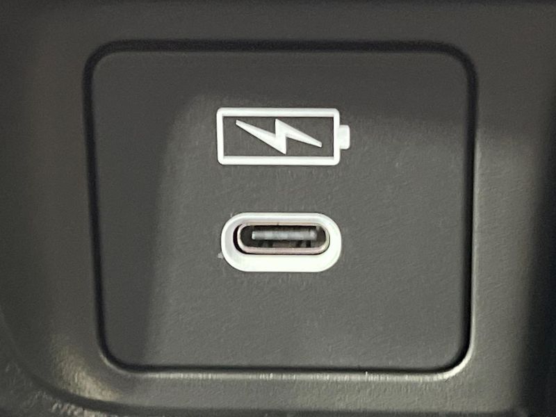 2025 Honda Vezel 6AA-RV5 (UW-6a4728f1d2d52)[27]