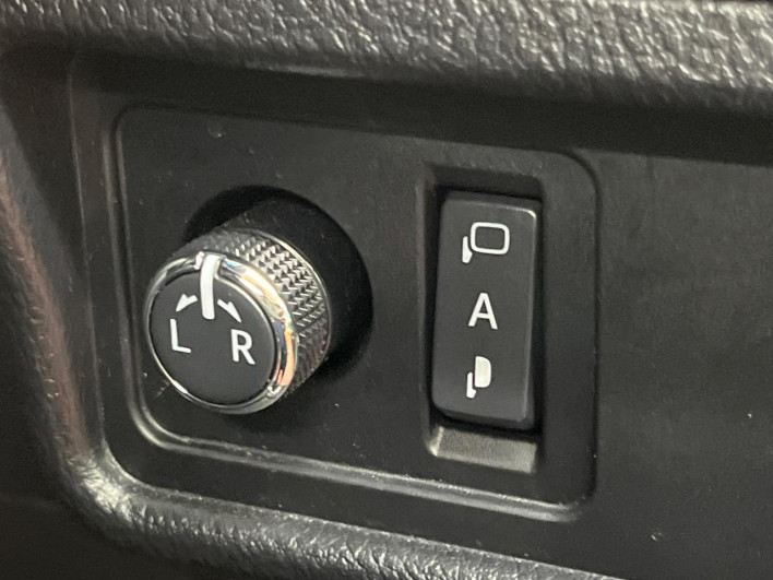 2019 Toyota Land Cruiser Prado CBA-TRJ150W (UW-6a47290adf6e6)[22]