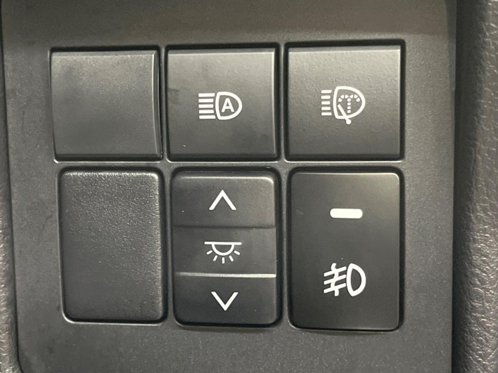 2019 Toyota Land Cruiser Prado CBA-TRJ150W (UW-6a47290adf6e6)[24]