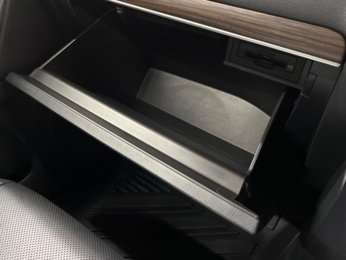 2019 Toyota Land Cruiser Prado CBA-TRJ150W (UW-6a47290adf6e6)[27]