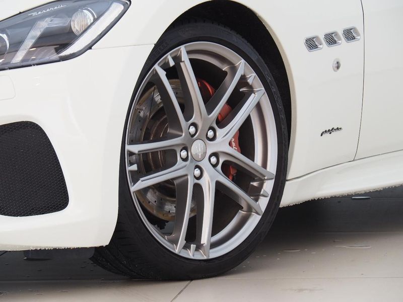 2019 Maserati Granturismo ABA-MGTA1 (UW-6a472939631de)[5]
