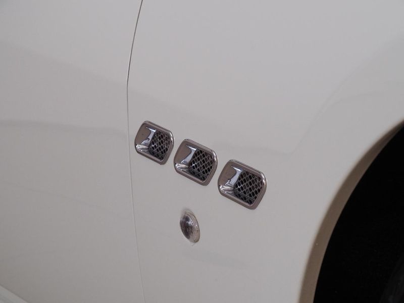 2019 Maserati Granturismo ABA-MGTA1 (UW-6a472939631de)[18]