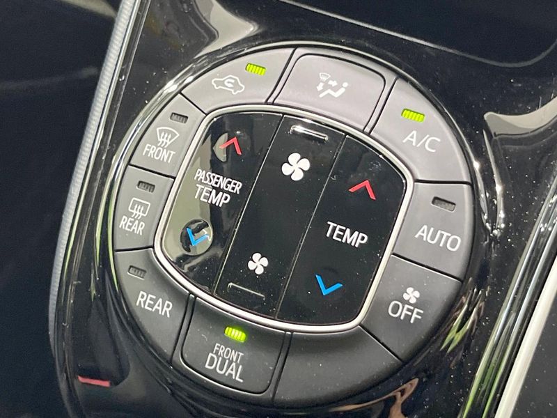 2016 Toyota Voxy DBA-ZRR80W (UW-6a472944747ec)[23]