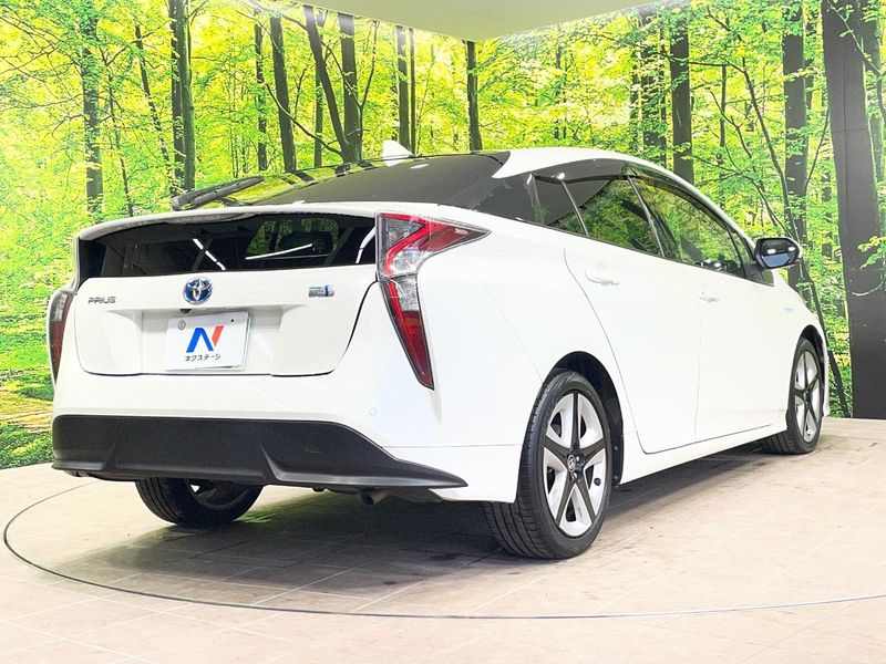 2016 Toyota Prius DAA-ZVW50 (UW-6a47295608d5b)[16]