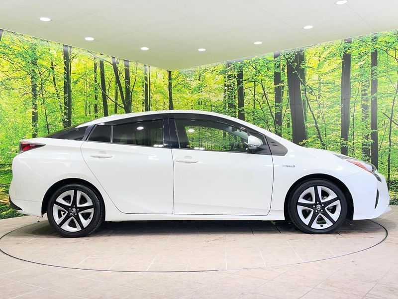 2016 Toyota Prius DAA-ZVW50 (UW-6a47295608d5b)[15]