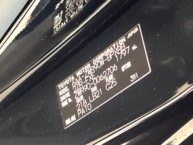 2023 Toyota Voxy 6AA-ZWR90W (UW-6a47296b37032)[1]