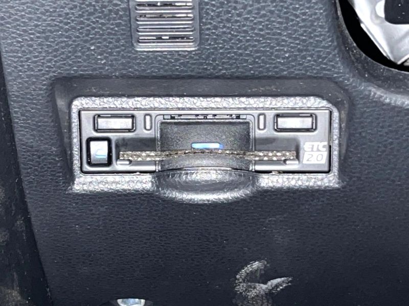 2023 Toyota Voxy 6AA-ZWR90W (UW-6a47296e3ce75)[21]