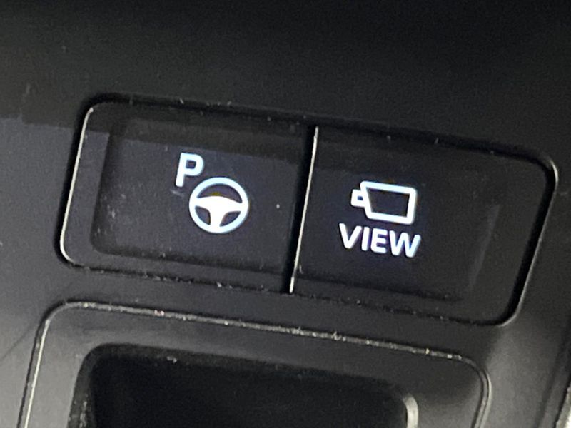 2023 Toyota Voxy 6AA-ZWR90W (UW-6a47296e3ce75)[12]