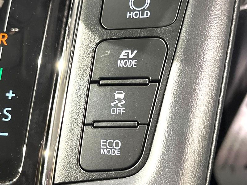 2019 Toyota Alphard Hybrid DAA-AYH30W (UW-6a48a7e3de45b)[22]