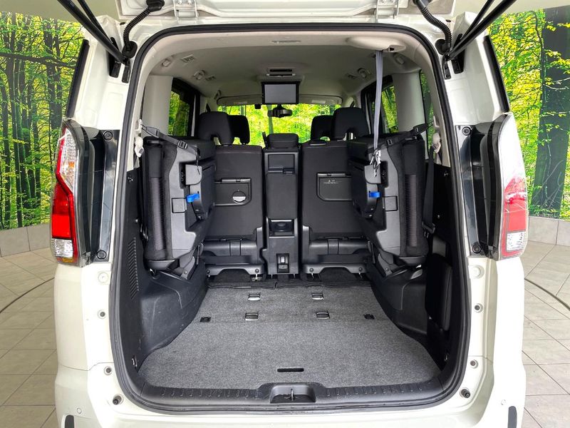 2017 Nissan Serena DAA-GFC27 (UW-6a48a870e0faf)[14]