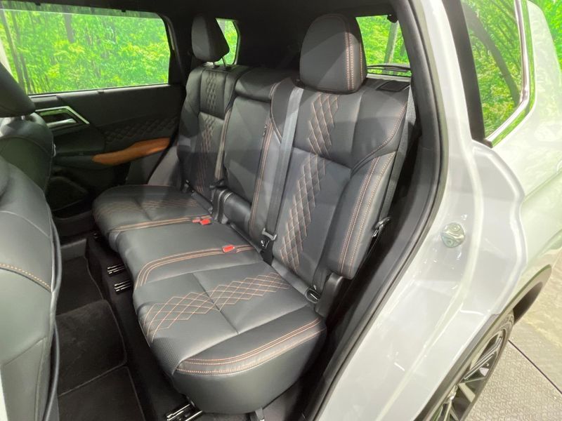 2023 Mitsubishi OUTLANDER PHEV 5LA-GN0W (UW-6a48a88a025bd)[14]