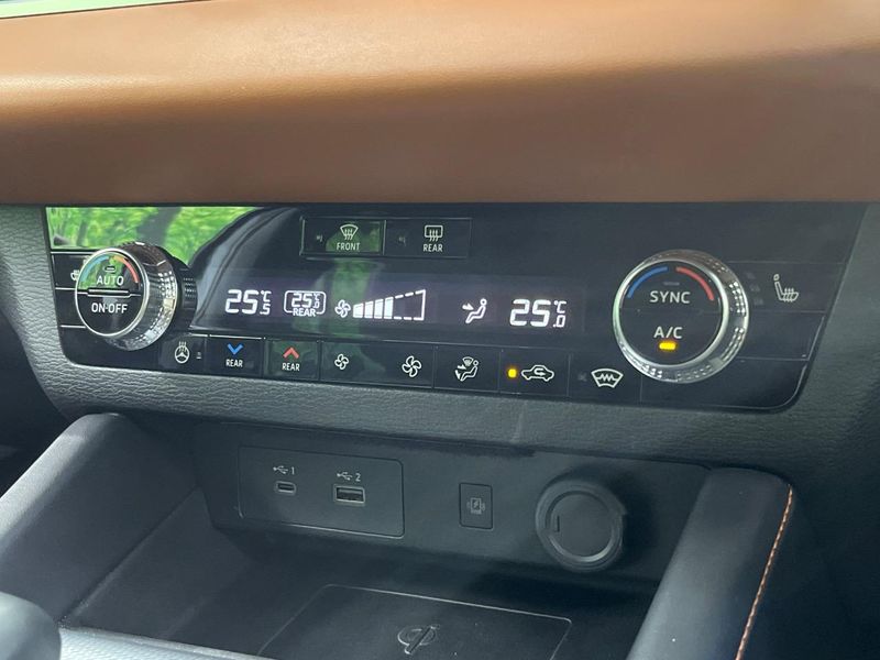 2023 Mitsubishi OUTLANDER PHEV 5LA-GN0W (UW-6a48a88a025bd)[23]