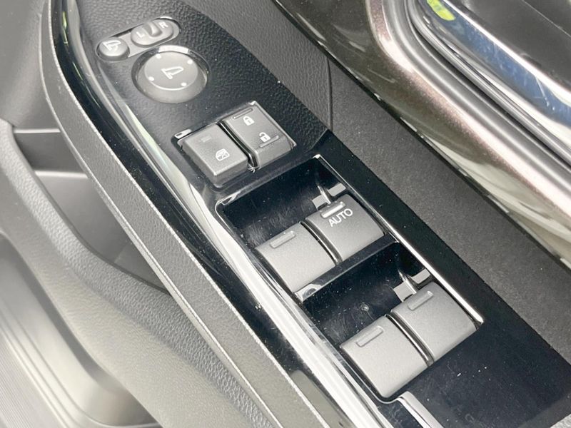2019 Honda N-BOX CUSTOM DBA-JF3 (UW-6a48a8f5dee69)[25]