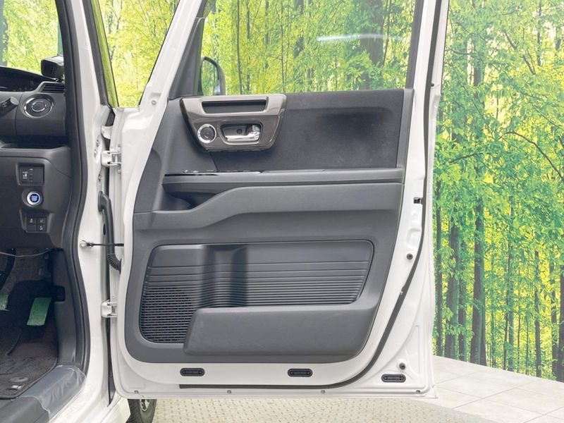 2019 Honda N-BOX CUSTOM DBA-JF3 (UW-6a48a8f5dee69)[27]