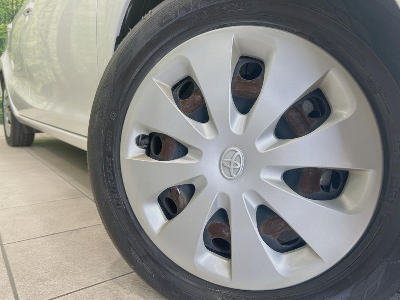 2013 Toyota Aqua DAA-NHP10 (UW-6a48aa8d75c62)[24]
