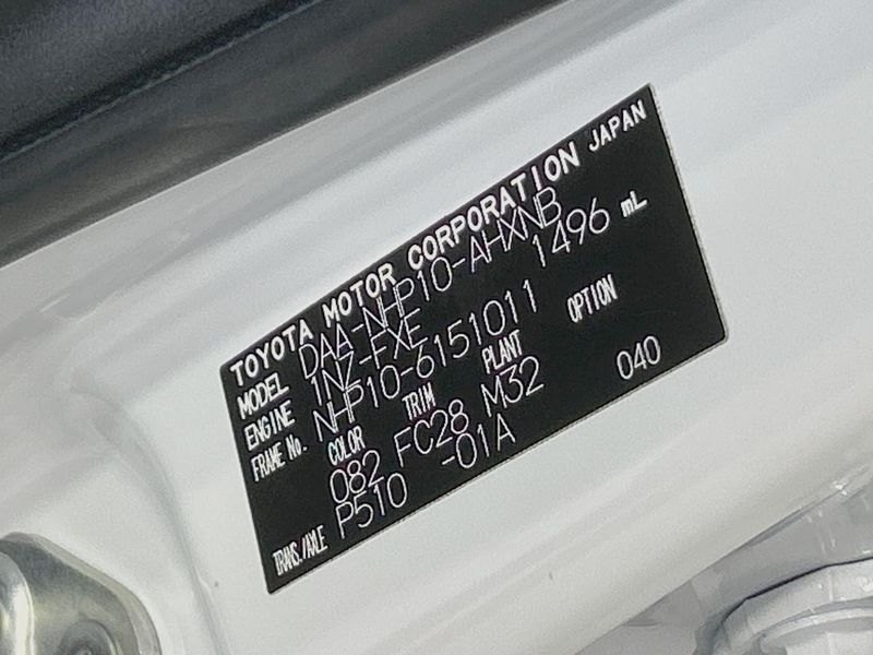 2013 Toyota Aqua DAA-NHP10 (UW-6a48aa8d75c62)[1]