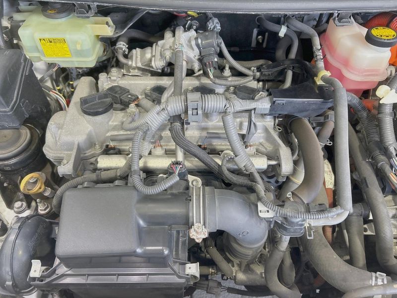 2013 Toyota Aqua DAA-NHP10 (UW-6a48aa8d75c62)[5]