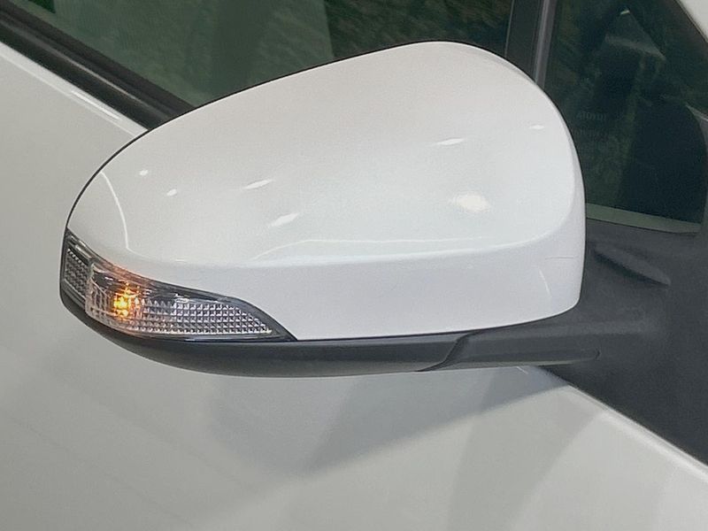 2013 Toyota Aqua DAA-NHP10 (UW-6a48aa8d75c62)[23]