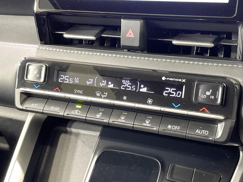 2023 Toyota Noah 6AA-ZWR90W (UW-6a48abb65c2ba)[19]