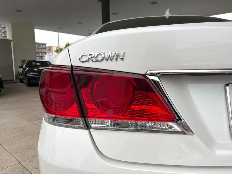 2014 Toyota Crown Hybrid DAA-AWS210 (UW-6a49c9b001b86)[8]