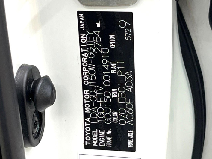 2016 Toyota Land Cruiser Prado LDA-GDJ150W (UW-6a49ca4e6c46c)[1]