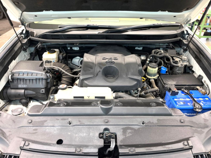 2016 Toyota Land Cruiser Prado LDA-GDJ150W (UW-6a49ca4e6c46c)[4]
