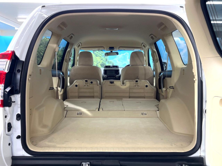 2016 Toyota Land Cruiser Prado LDA-GDJ150W (UW-6a49ca4e6c46c)[6]