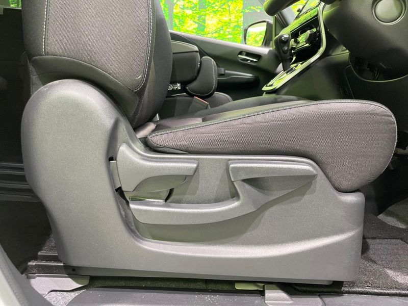2017 Nissan Serena DAA-GFC27 (UW-6a49ca57e3028)[4]