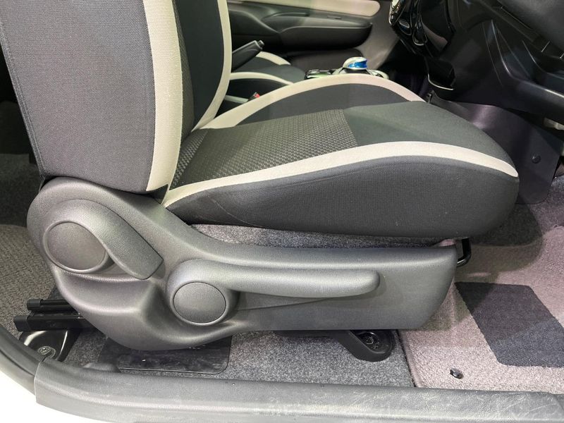 2017 Nissan Note DAA-HE12 (UW-6a49ca8bd173d)[22]