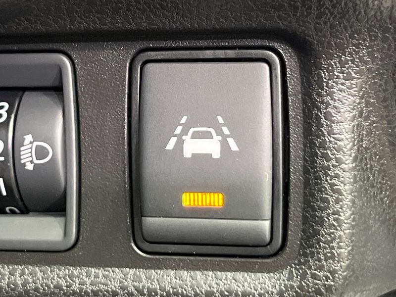 2017 Nissan Note DAA-HE12 (UW-6a49ca8bd173d)[29]