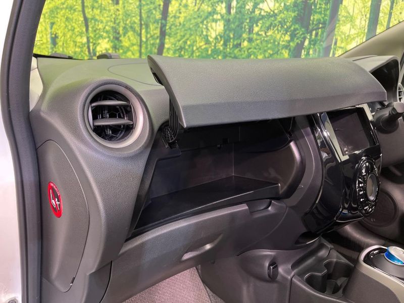 2017 Nissan Note DAA-HE12 (UW-6a49ca8bd173d)[13]