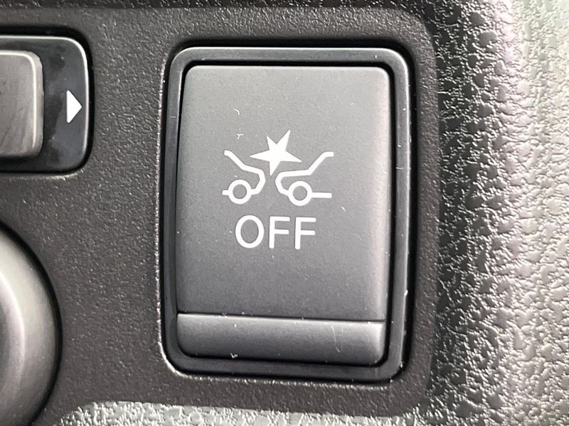 2017 Nissan Note DAA-HE12 (UW-6a49ca8bd173d)[27]
